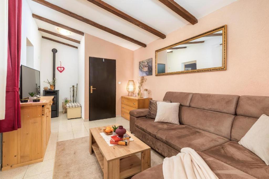Apartment Mladenka PUY מראה חיצוני תמונה