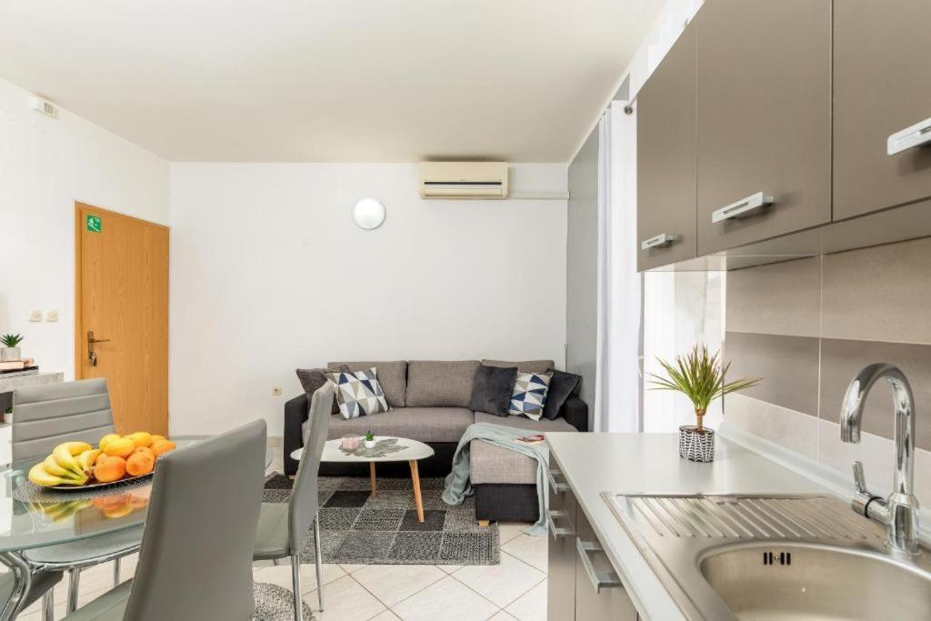 Apartment Mladenka PUY מראה חיצוני תמונה
