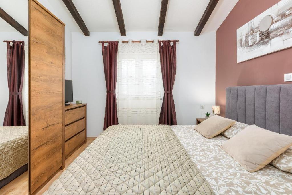Apartment Mladenka PUY מראה חיצוני תמונה