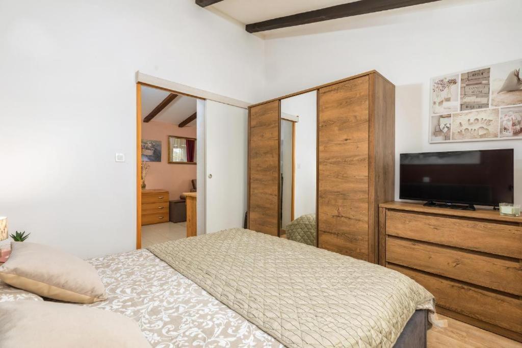 Apartment Mladenka PUY מראה חיצוני תמונה