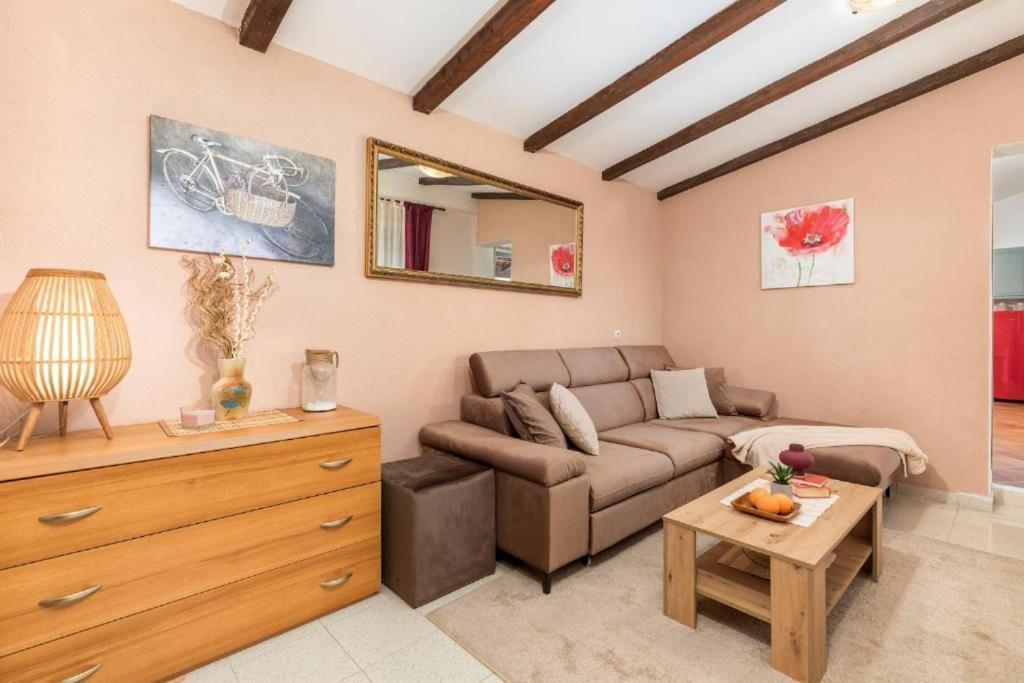 Apartment Mladenka PUY מראה חיצוני תמונה