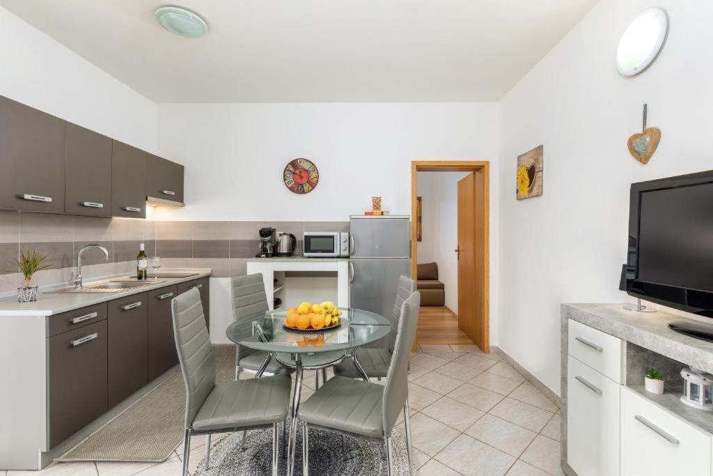 Apartment Mladenka PUY מראה חיצוני תמונה