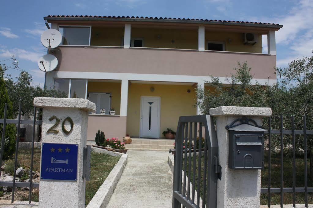 Apartment Mladenka PUY מראה חיצוני תמונה