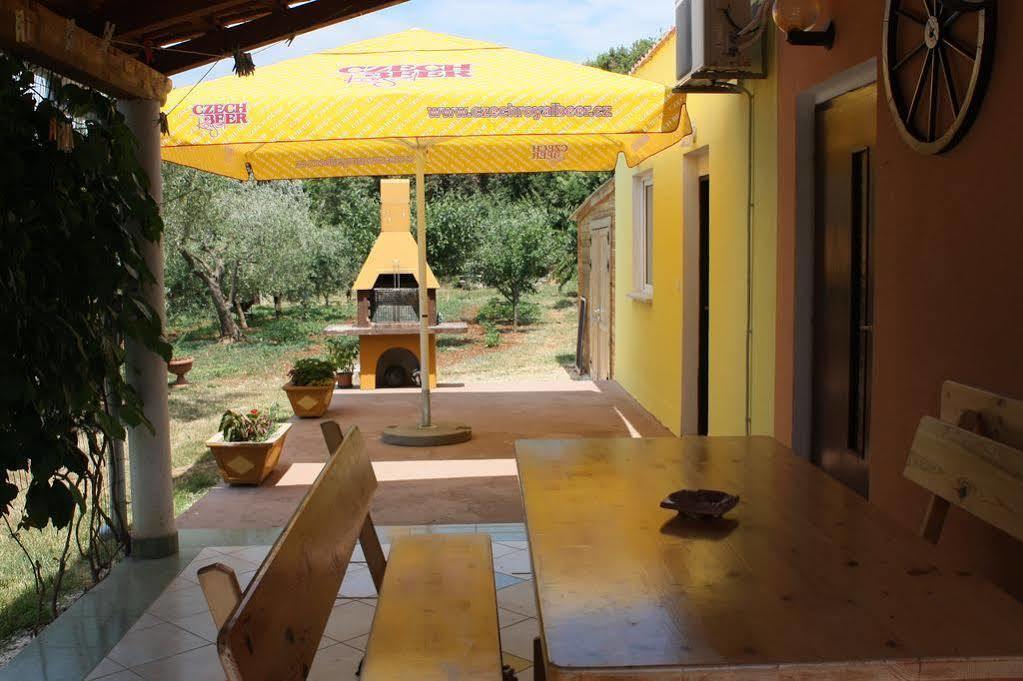 Apartment Mladenka PUY מראה חיצוני תמונה