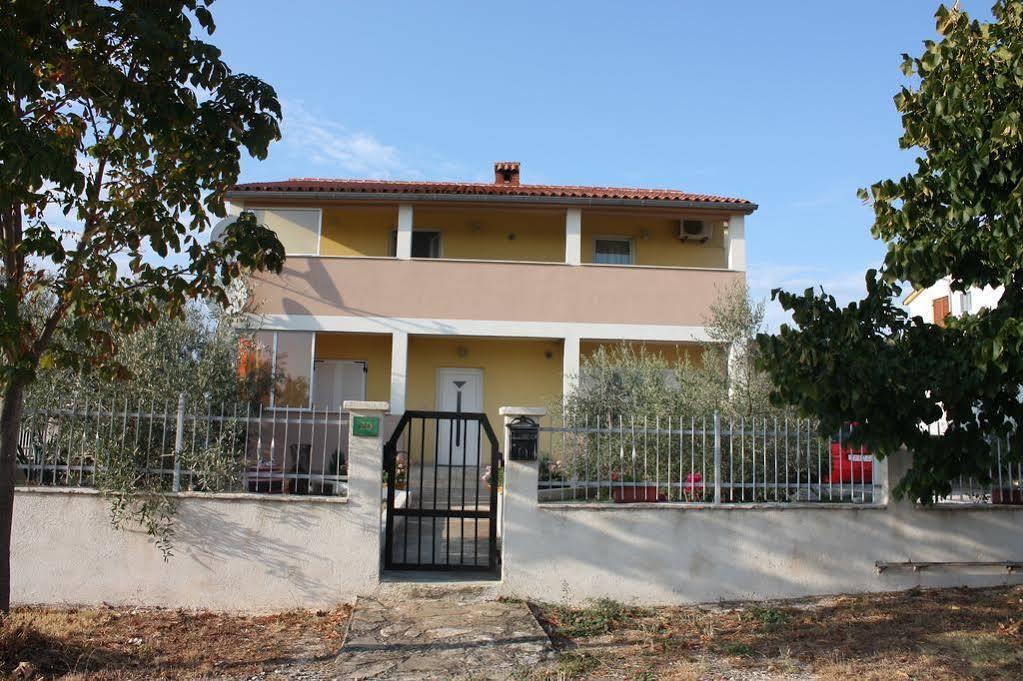 Apartment Mladenka PUY מראה חיצוני תמונה