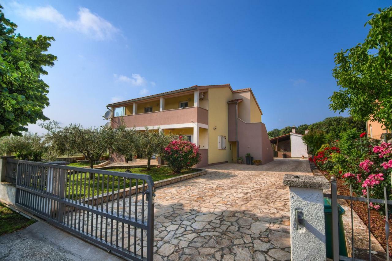 Apartment Mladenka PUY מראה חיצוני תמונה