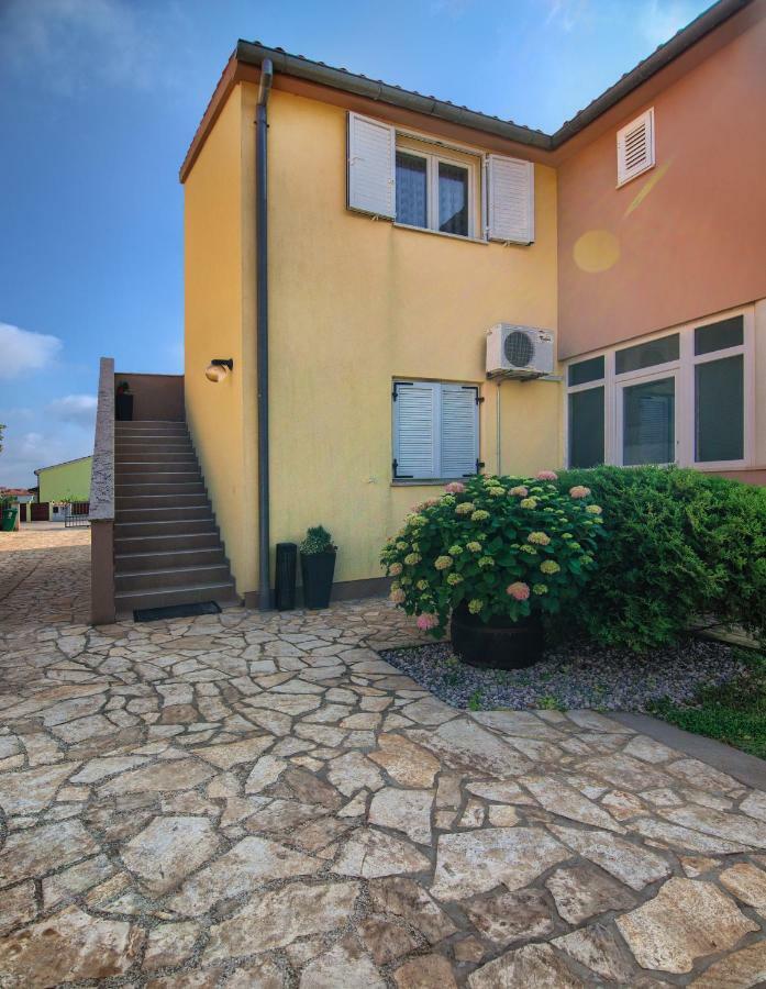 Apartment Mladenka PUY מראה חיצוני תמונה