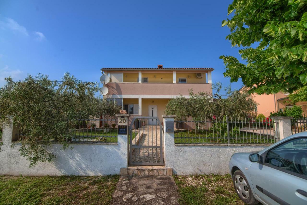 Apartment Mladenka PUY מראה חיצוני תמונה