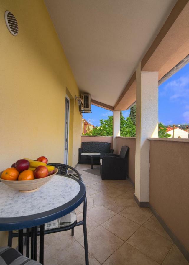 Apartment Mladenka PUY מראה חיצוני תמונה