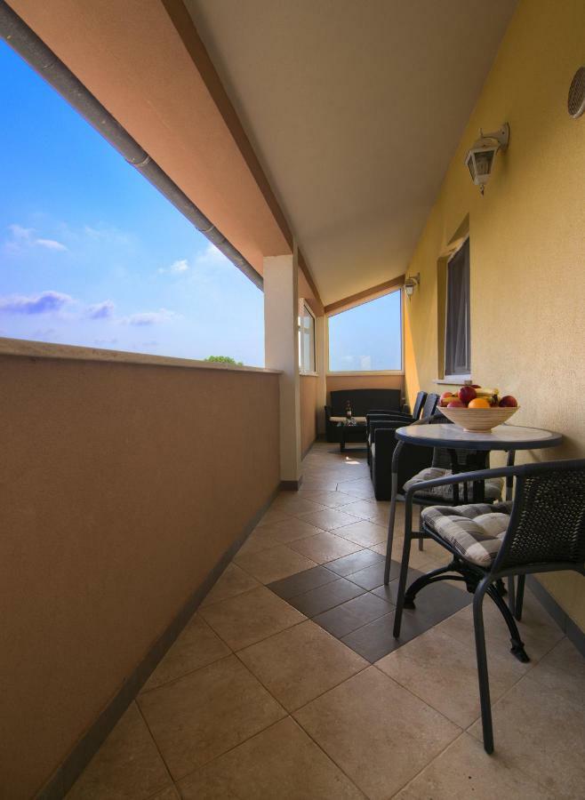 Apartment Mladenka PUY מראה חיצוני תמונה
