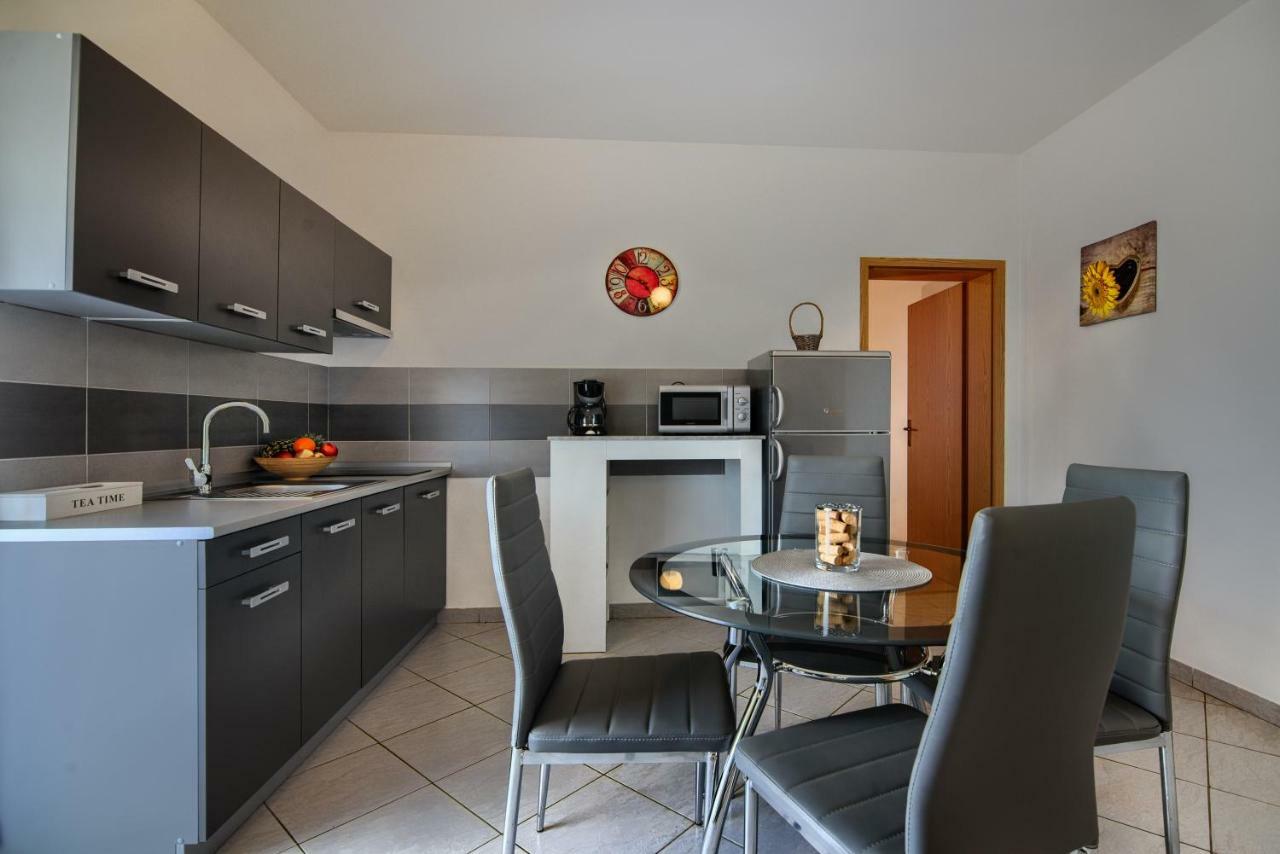 Apartment Mladenka PUY מראה חיצוני תמונה