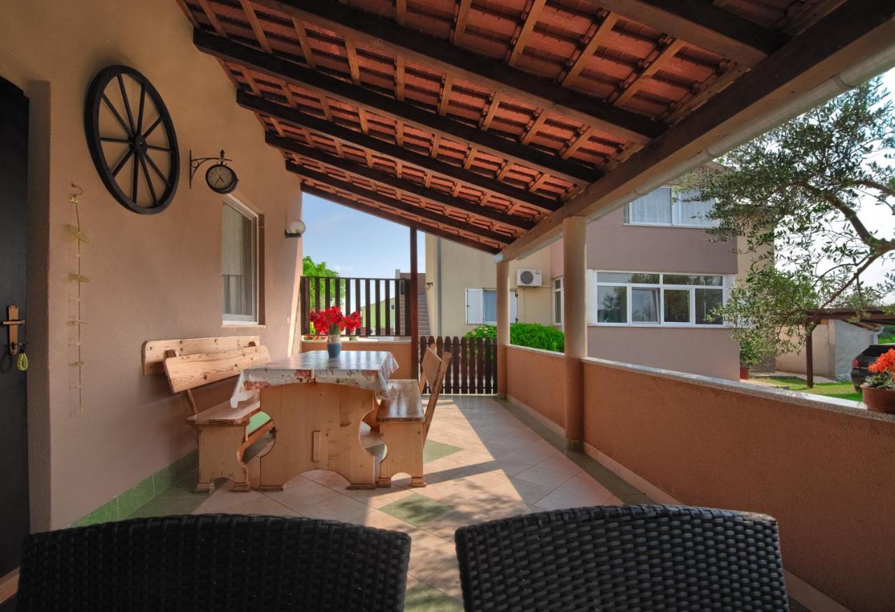 Apartment Mladenka PUY מראה חיצוני תמונה